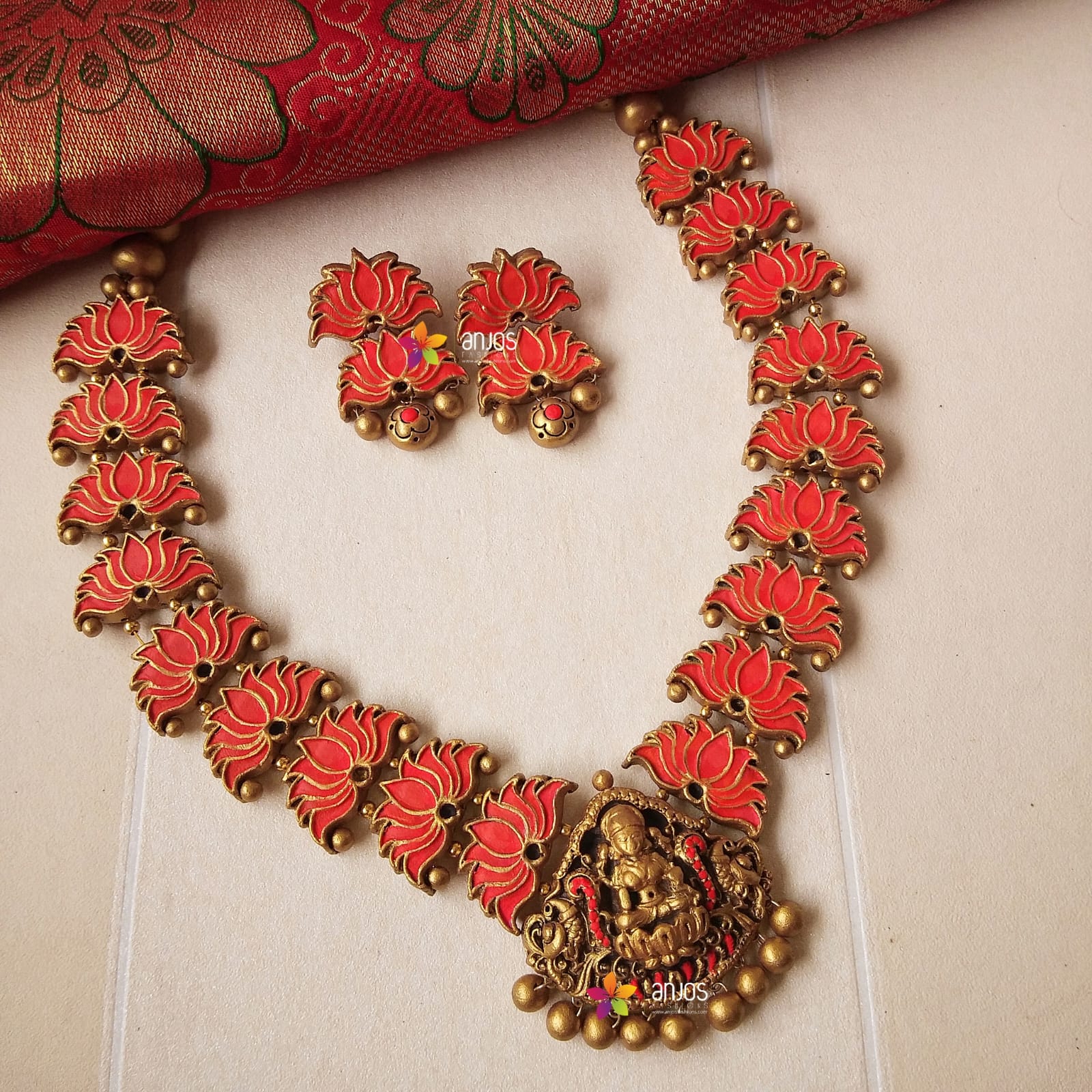 Lotus Beaded Neckset