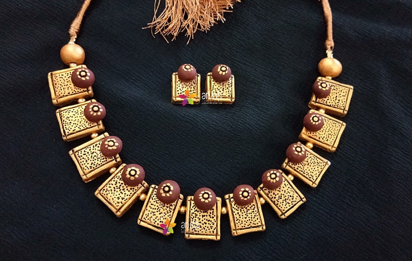 Maroon Terracotta Neckset